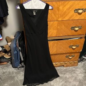 BCBG 💯 silk v neck midi dress